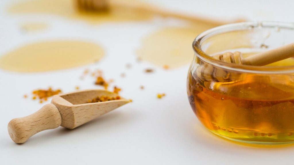 عسل تک گل اقاقیا و خواص آن